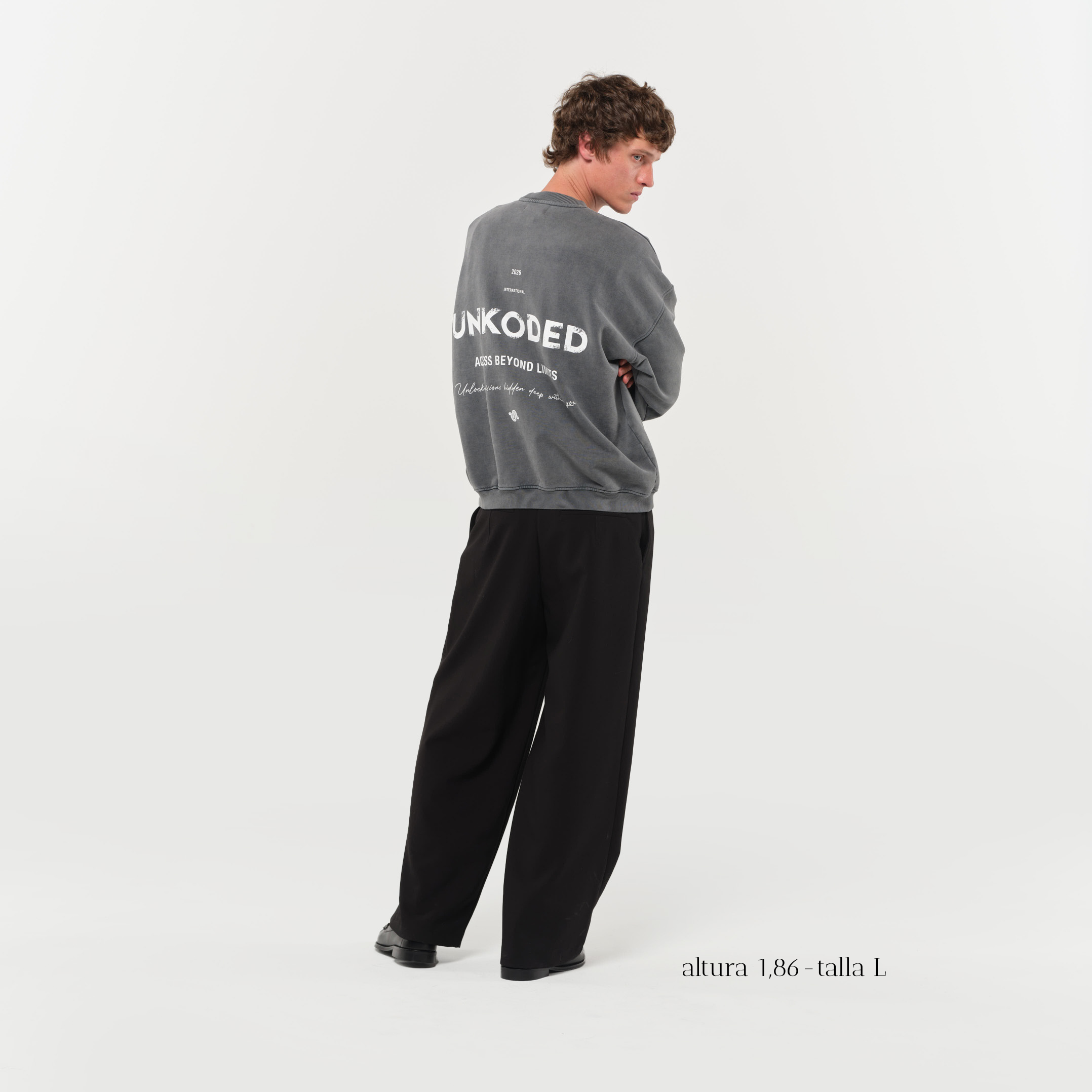 SILENT CORE CREWNECK – WASHED GREY